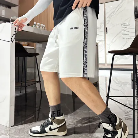 ヴェルサーチ ショートパンツ