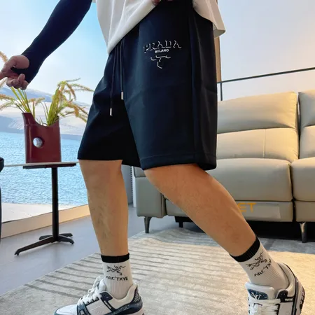 プラダ ショートパンツ