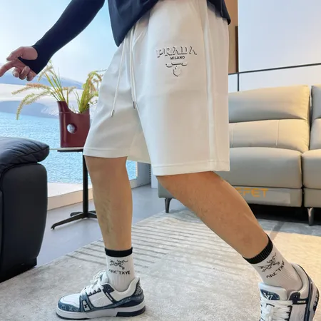 プラダ ショートパンツ