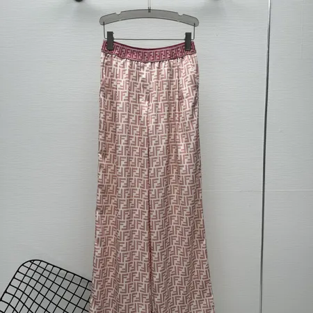 フェンディ カジュアルパンツ