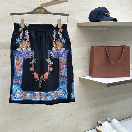 ヴェルサーチ ショートパンツ