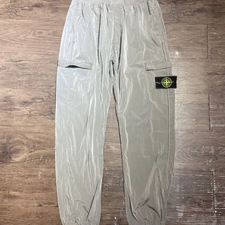 フェラガモ カジュアルパンツ