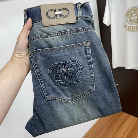 フェラガモ ジーンズ