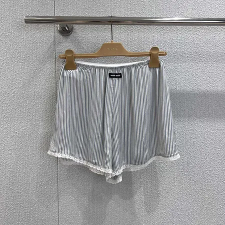 ミュウミュウ ショートパンツ