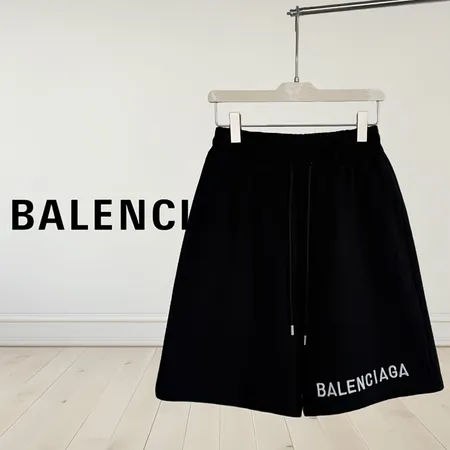 バレンシアガ ショートパンツ