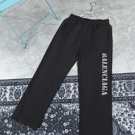 バレンシアガ カジュアルパンツ