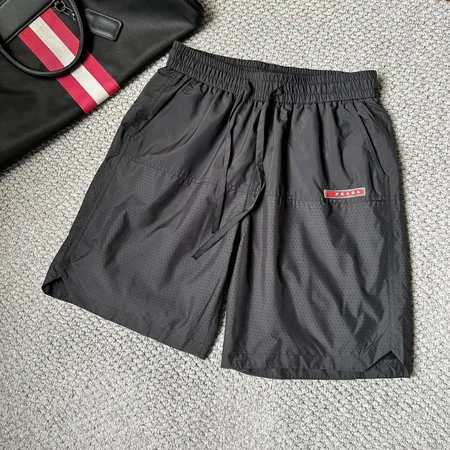 プラダ ショートパンツ