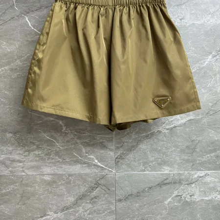 プラダ ショートパンツ