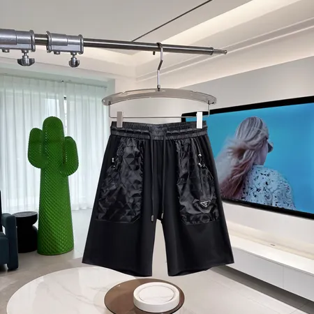 プラダ ショートパンツ