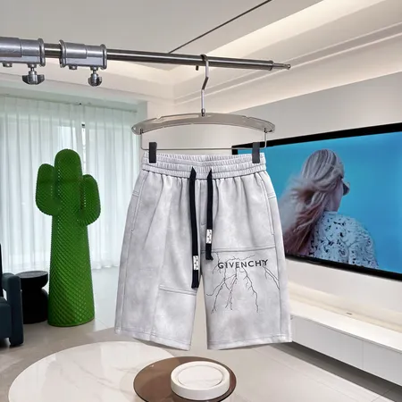 バレンシアガ ショートパンツ