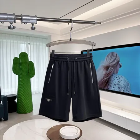 プラダ ショートパンツ