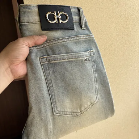 フェラガモ ジーンズ