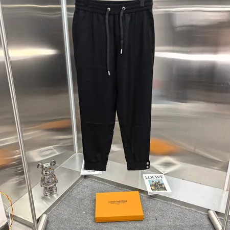 プラダ カジュアルパンツ