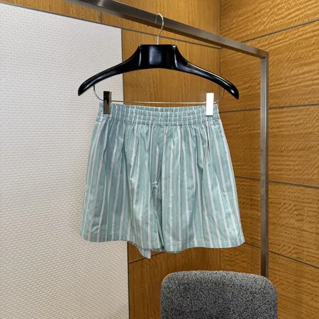 セリーヌ ショートパンツ