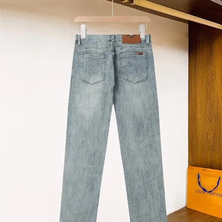 ヴァレンティノ ジーンズ