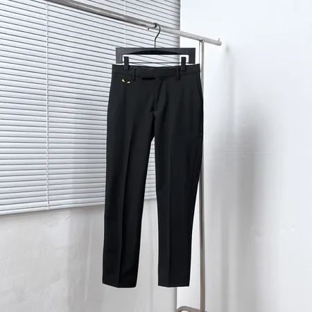 フェンディ カジュアルパンツ