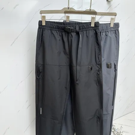 ジバンシィ カジュアルパンツ