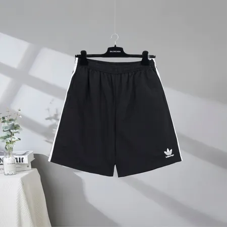 アディダス ショートパンツ