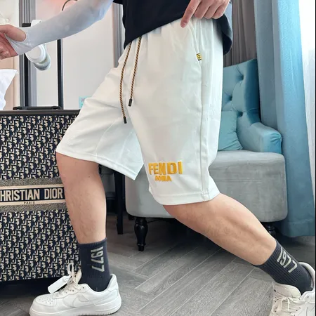 フェンディ ショートパンツ