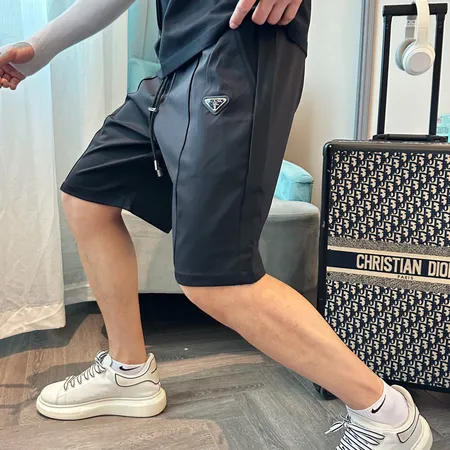 プラダ ショートパンツ