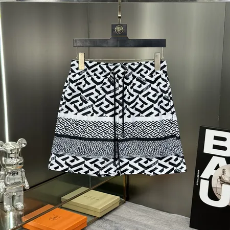 ヴェルサーチ ショートパンツ