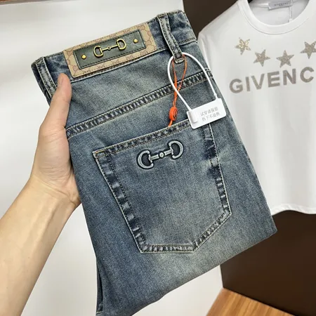 フェラガモ ジーンズ