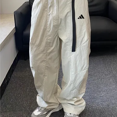 アディダス カジュアルパンツ