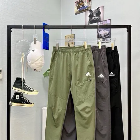 アディダス カジュアルパンツ