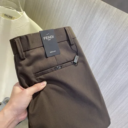 フェンディ カジュアルパンツ