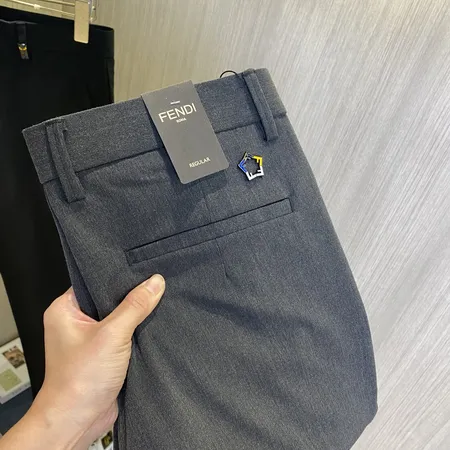 フェンディ カジュアルパンツ