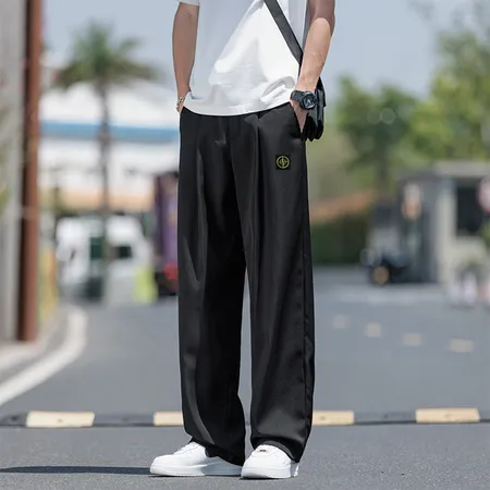 フェラガモ カジュアルパンツ