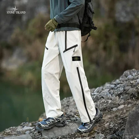 フェラガモ カジュアルパンツ