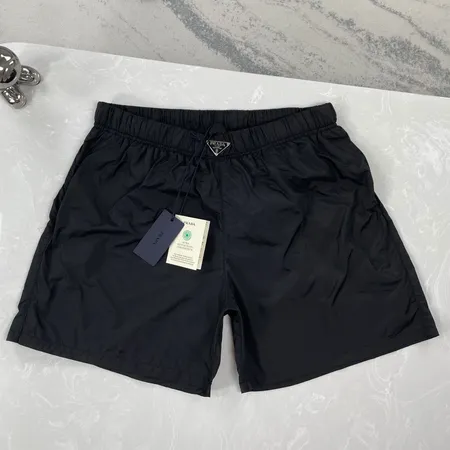 プラダ ショートパンツ