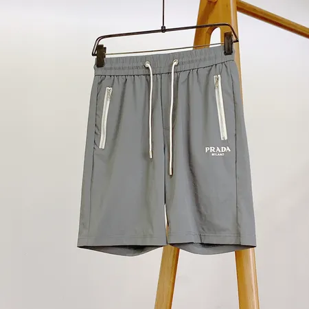 プラダ ショートパンツ