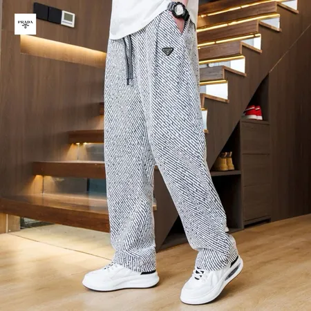 プラダ カジュアルパンツ