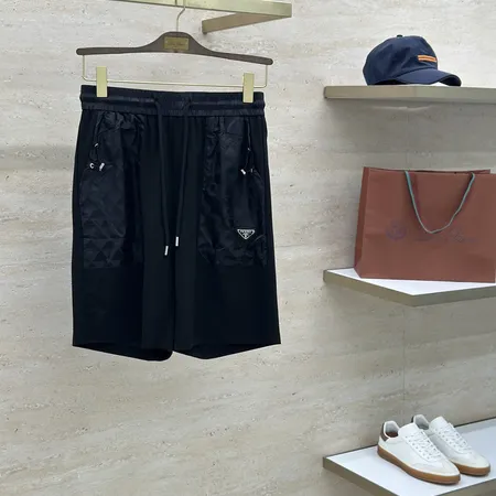 プラダ ショートパンツ