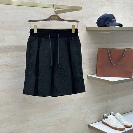 フェンディ ショートパンツ