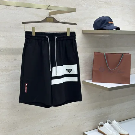 プラダ ショートパンツ