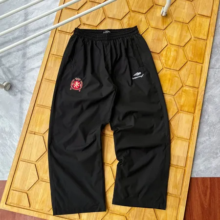 バレンシアガ カジュアルパンツ