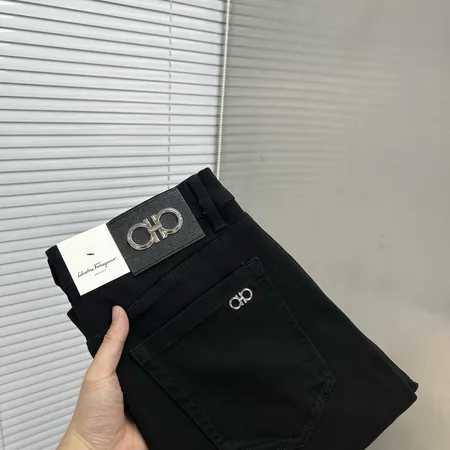 フェラガモ ジーンズ