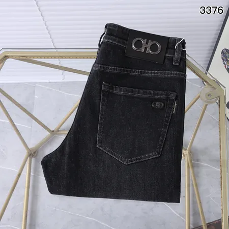 フェラガモ ジーンズ