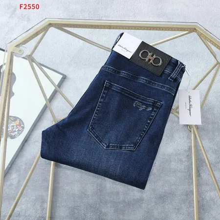 フェラガモ ジーンズ