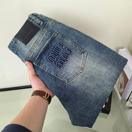 フェラガモ ジーンズ