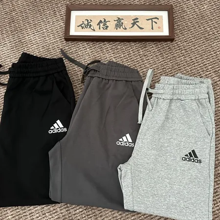 アディダス カジュアルパンツ