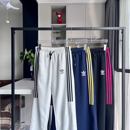 アディダス カジュアルパンツ