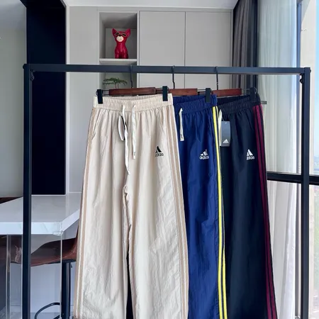 アディダス カジュアルパンツ