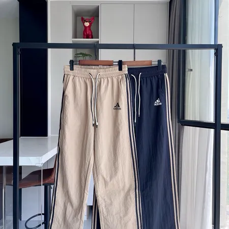アディダス カジュアルパンツ