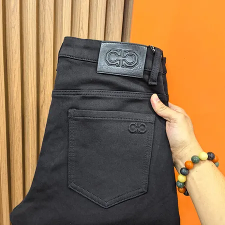 フェラガモ ジーンズ