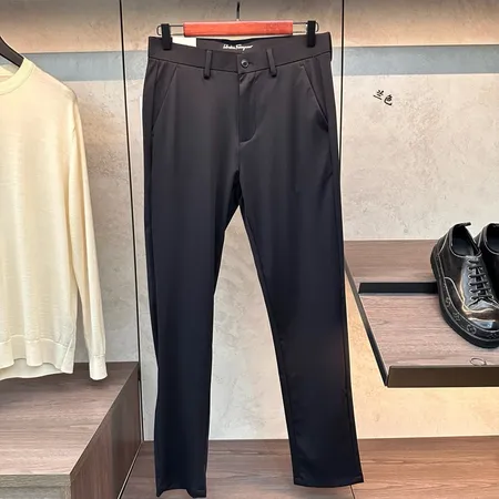 フェラガモ カジュアルパンツ