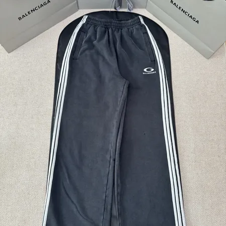 バレンシアガ カジュアルパンツ